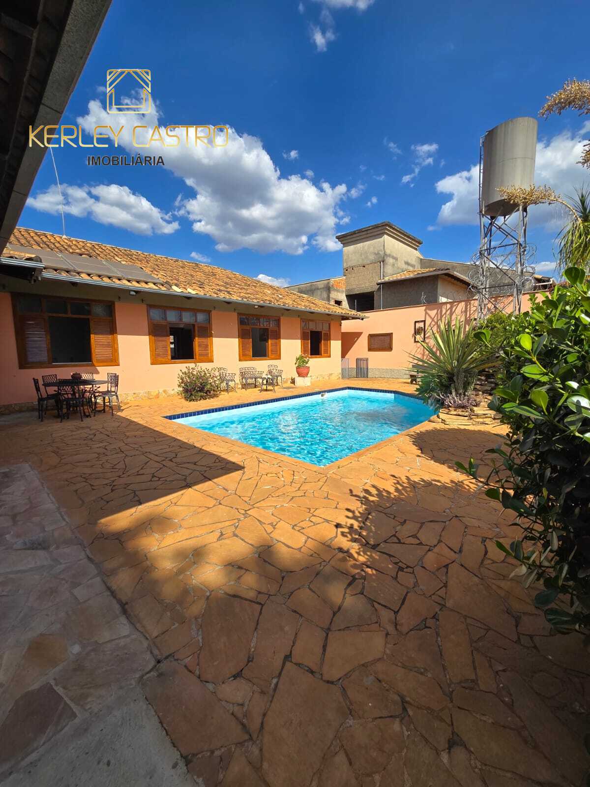 VENDO CASA ESPETACULAR NO BAIRRO NOSSA S. DO CARMO - Sete Lagoas, MG!