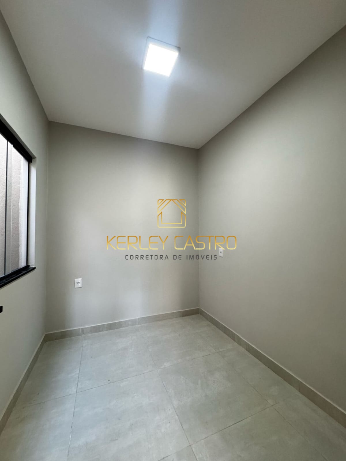 VENDO LINDA CASA NOVA C/ ÁREA GOURMET-COLORADO-em Sete Lagoas, MG