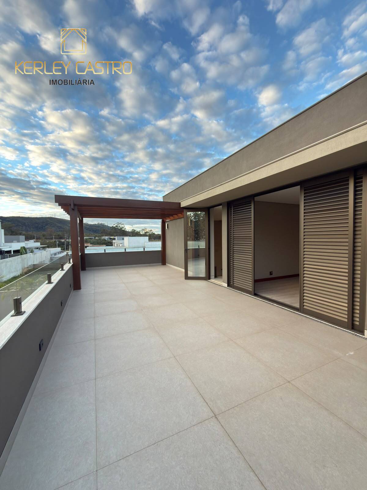 VENDO CASA DE ALTO PADRÃO NO CONDOMINIO VEREDAS- Sete Lagoas, MG!