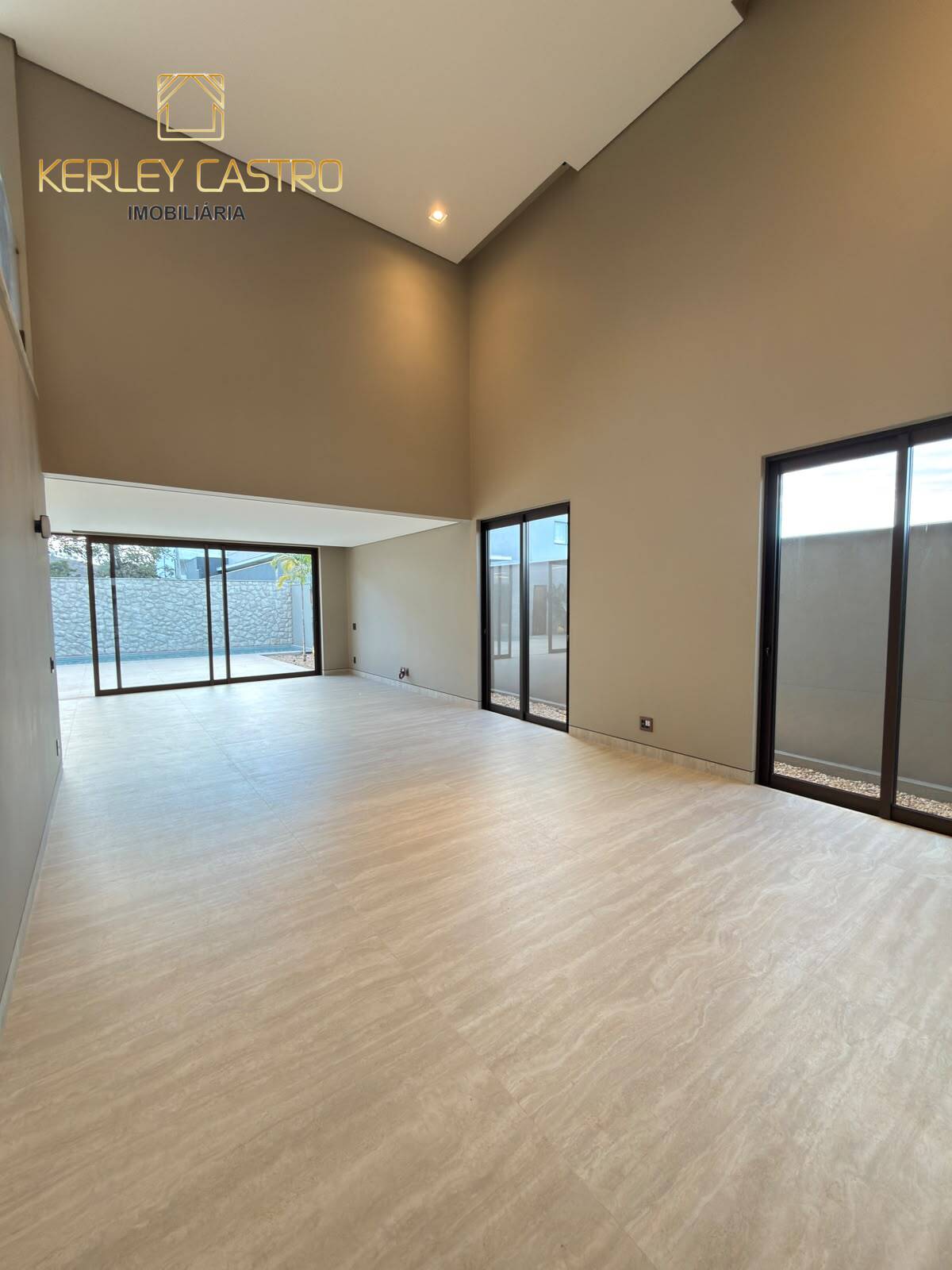 VENDO CASA DE ALTO PADRÃO NO CONDOMINIO VEREDAS- Sete Lagoas, MG!
