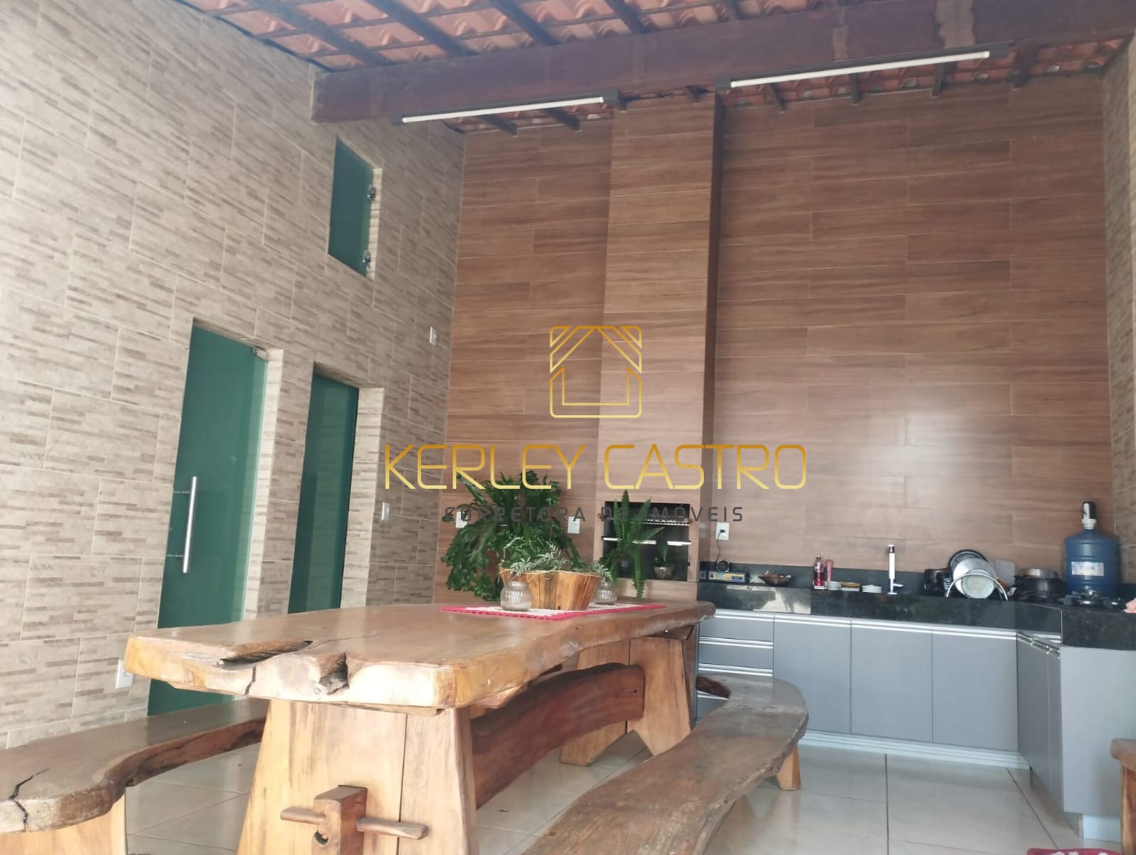 VENDO CASA C/ ÁREA GOURMET-Bairro INDUSTRIAL - em Sete Lagoas,MG