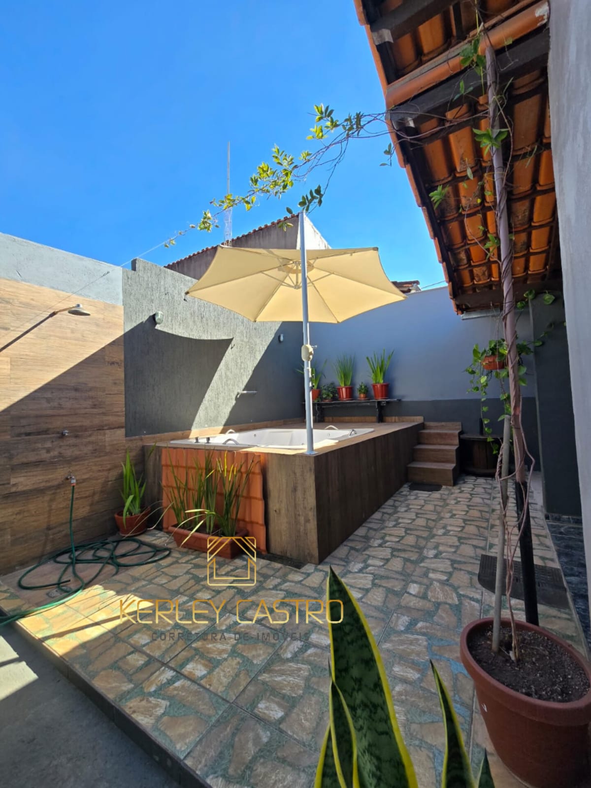 Vendo Casa c/ Jacuzzi - Interlagos - Sete Lagoas,MG