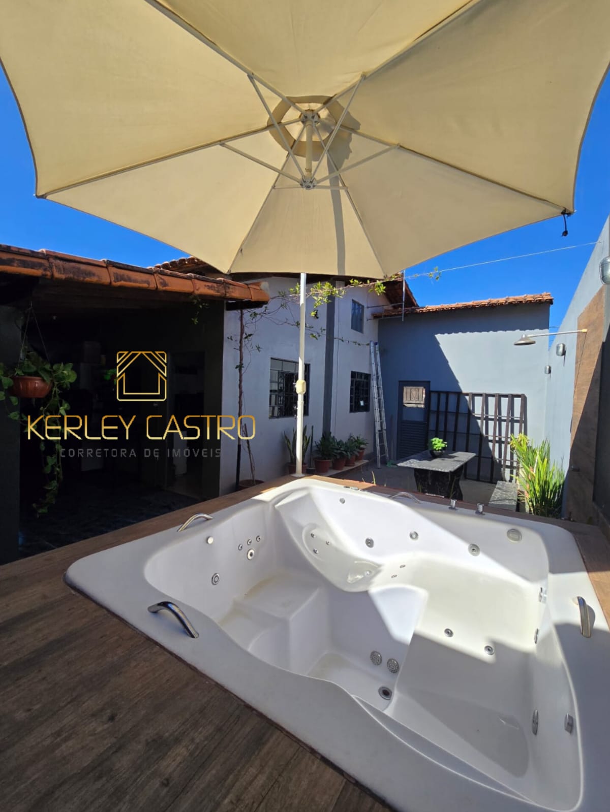 Vendo Casa c/ Jacuzzi - Interlagos - Sete Lagoas,MG