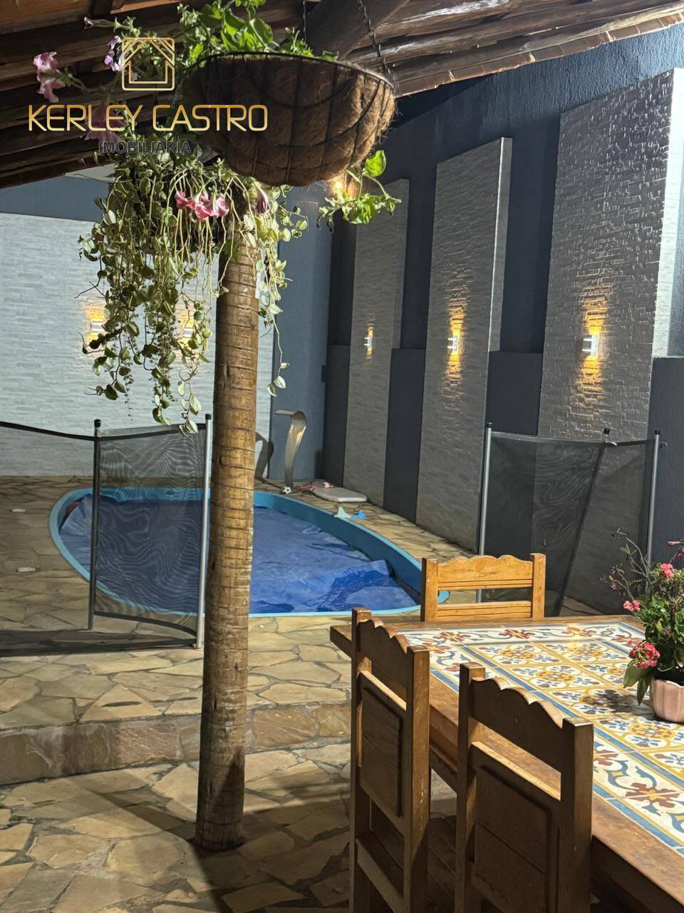 VENDO LINDA CASA COM PISCINA AQUECIDA NO BAIRRO IPORANGA- Sete Lagoas, MG!