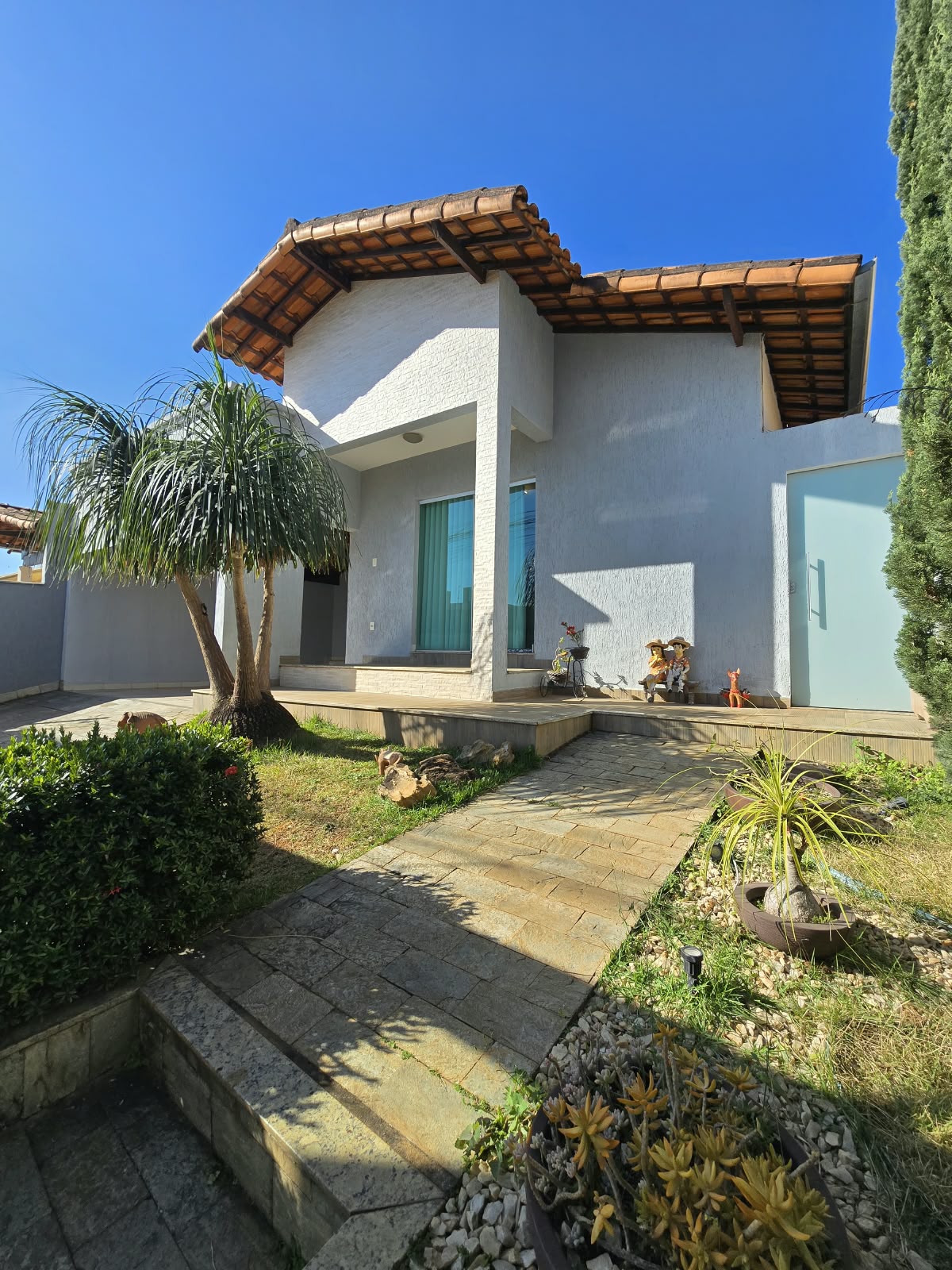 VENDO LINDA CASA COM PISCINA AQUECIDA NO BAIRRO IPORANGA- Sete Lagoas, MG!