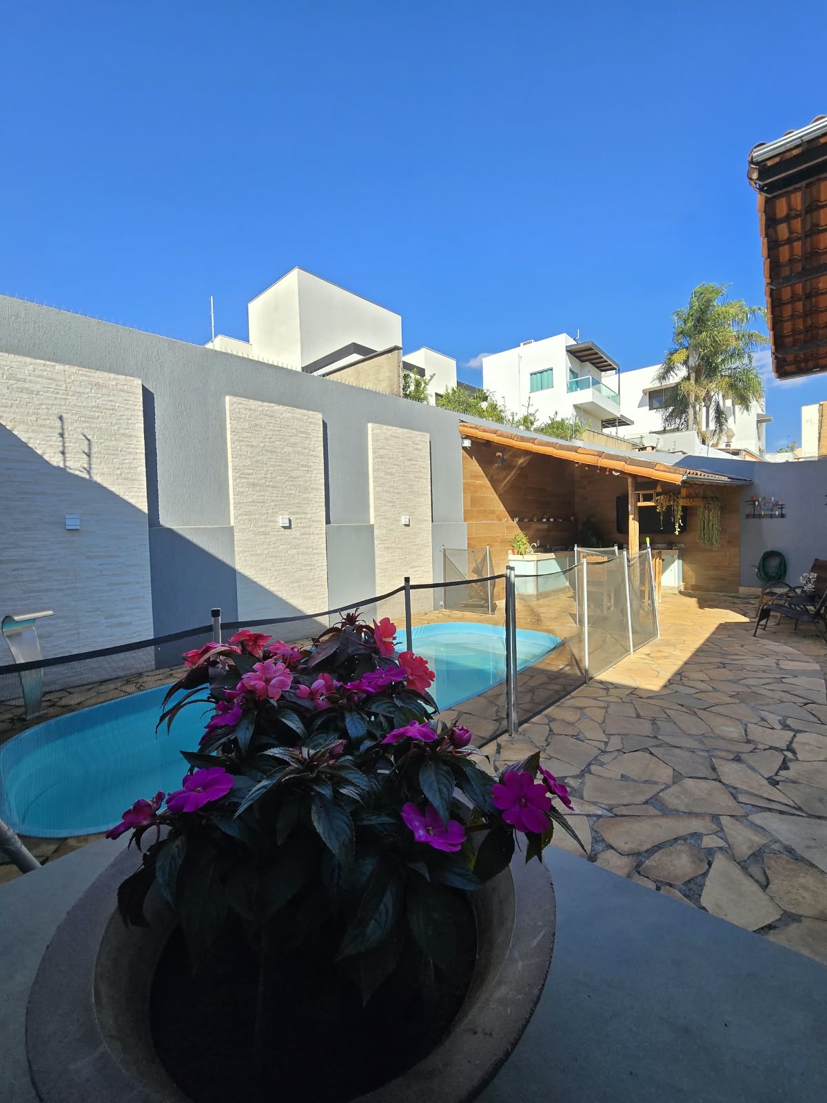 VENDO LINDA CASA COM PISCINA AQUECIDA NO BAIRRO IPORANGA- Sete Lagoas, MG!