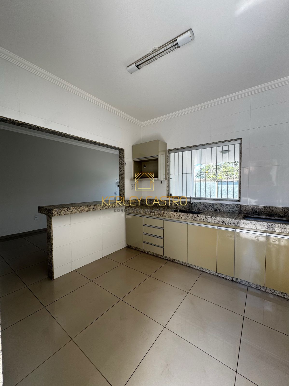VENDO LINDA CASA, no JK - em Sete Lagoas, MG