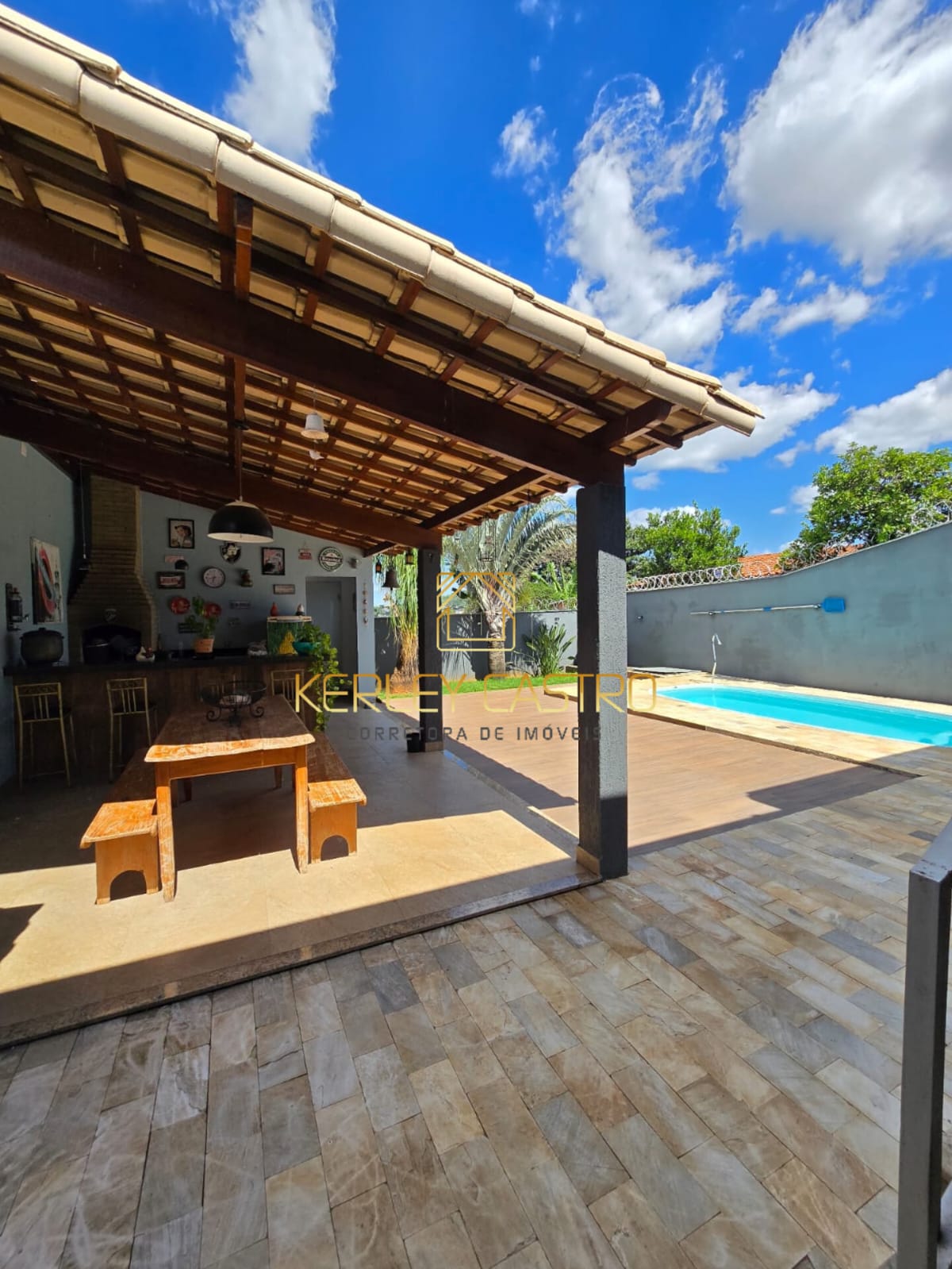 VENDO CASA C/ "PISCINA AQUECIDA"-SÃO FRANCISCO-em Sete Lagoas,MG