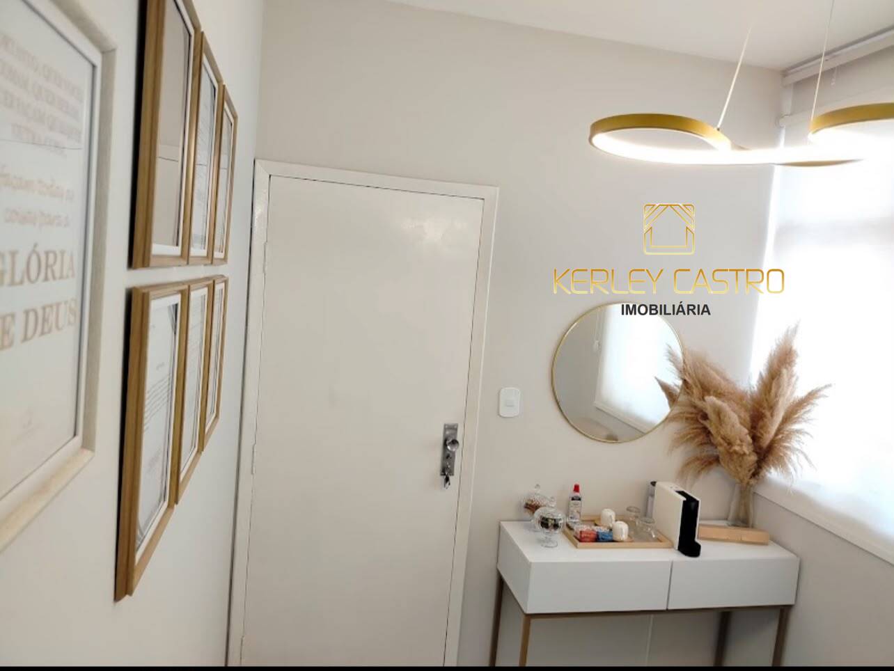 Vendo Ótima Sala Comercial - Centro Vendo Ótima Sala Comercial - Centro