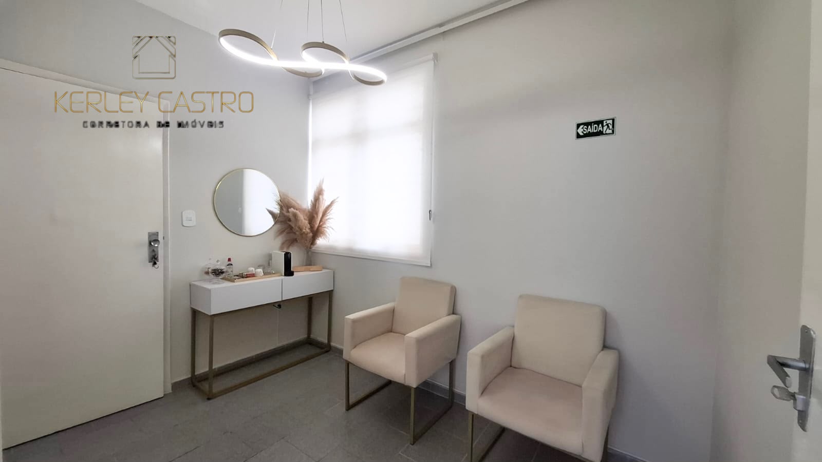 Vendo Ótima Sala Comercial - Centro Vendo Ótima Sala Comercial - Centro