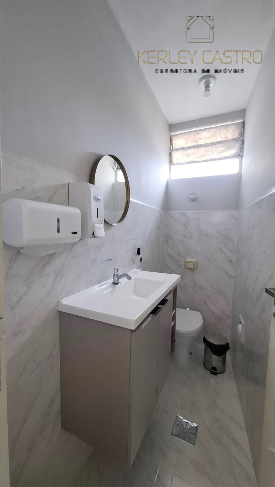 Vendo Ótima Sala Comercial - Centro Vendo Ótima Sala Comercial - Centro