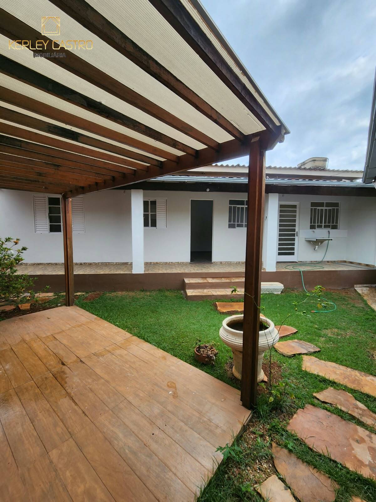 ALUGO CASA NOS FUNDOS NO BAIRRO N. S. DO CARMO, Sete Lagoas - MG!