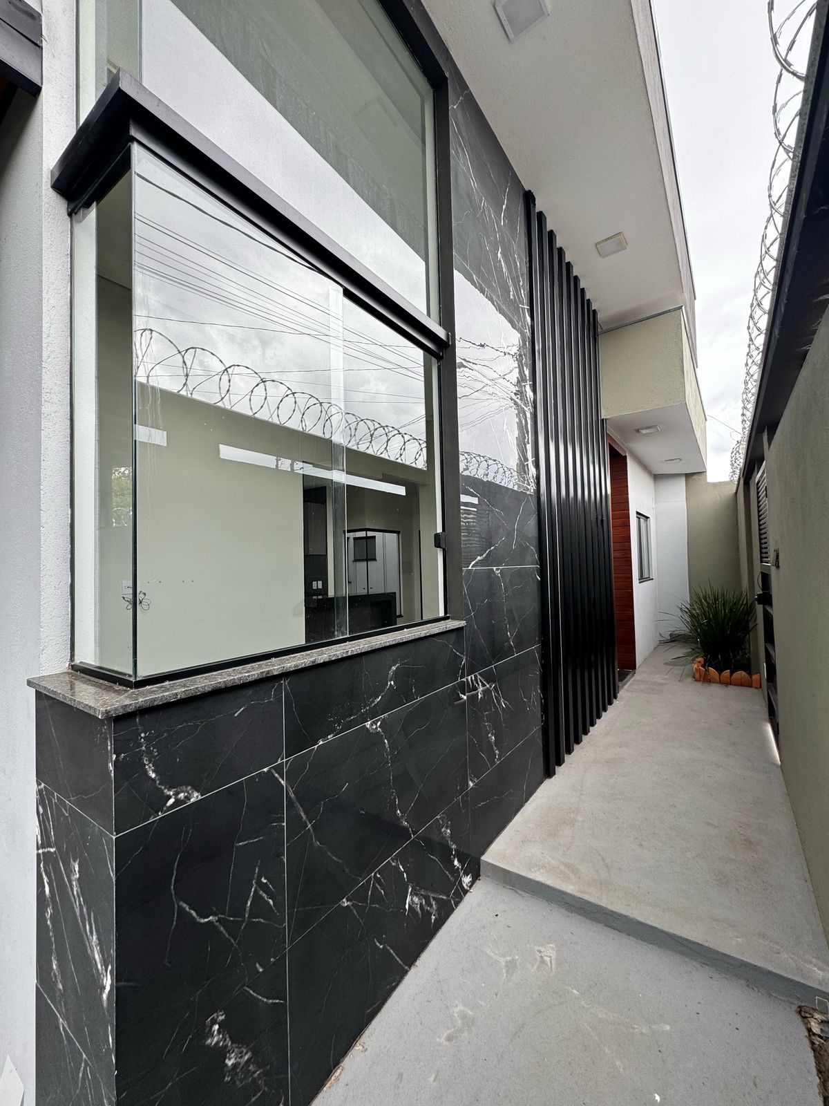 ALUGO EXCELENTE CASA DE 03 QUARTOS NO DONA DORA 