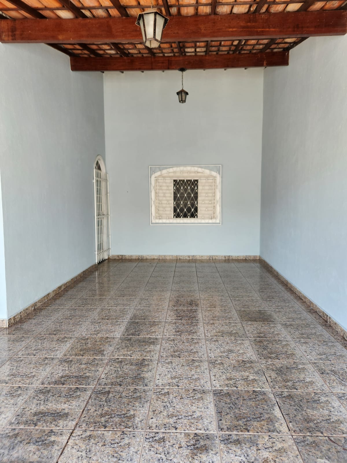 ALUGO CASA REDISENCIAL OU COMERCIAL - BAIRRO DO CARMO - EM SETE LAGOAS, MG 